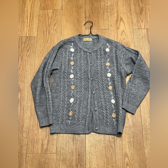First Lady Cable Knit embroidered Cardigan- Medium PTP 19.5 inch - Picture 12 of 14